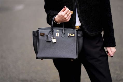 how to carry a birkin bag